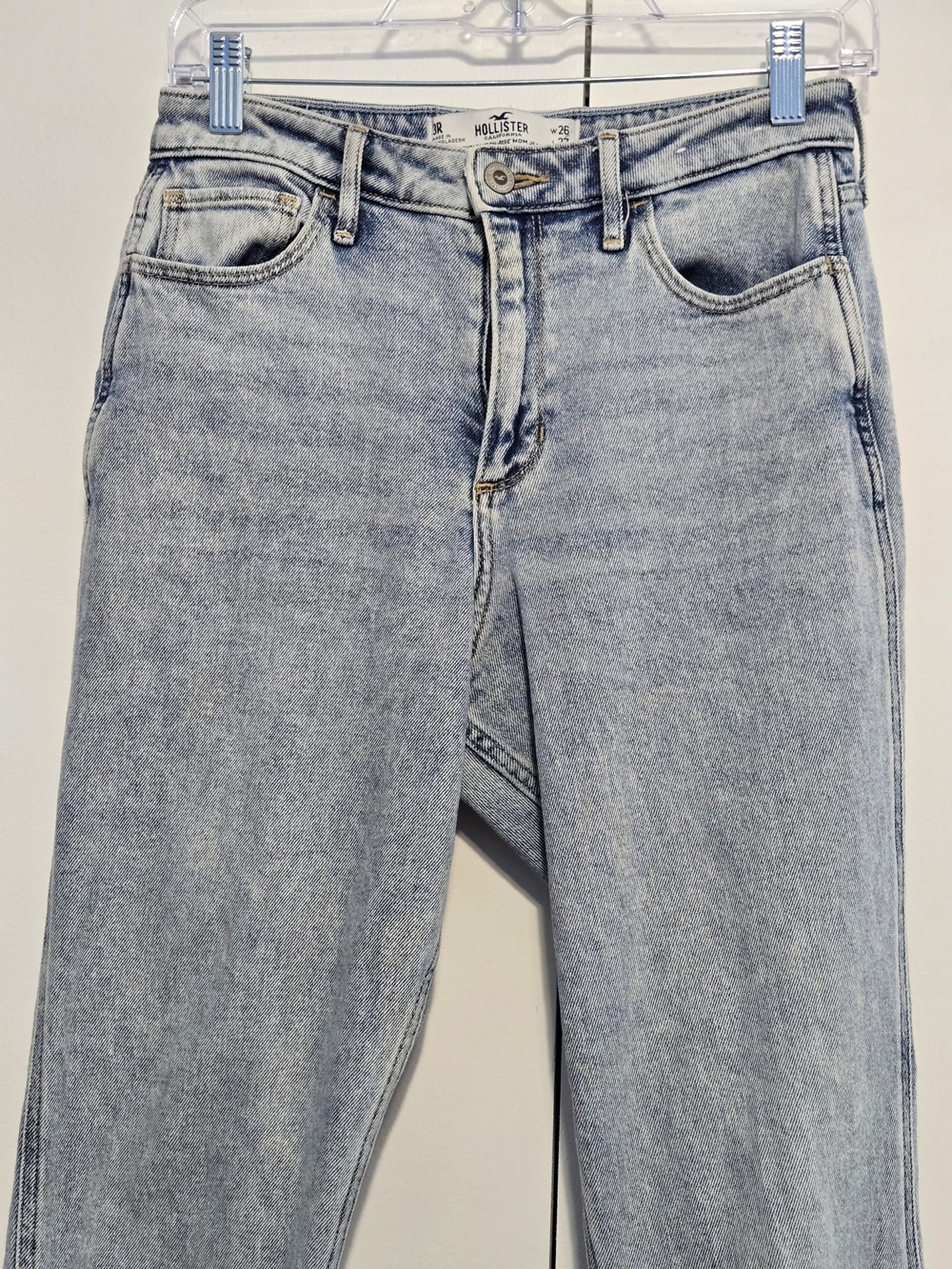 Hollister Curvy High Rise Mom Jeans Light Wash Distressed Women's 26x27 - Picture 2 of 6